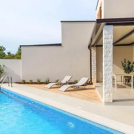 Le Tia By Istrialux Villa *